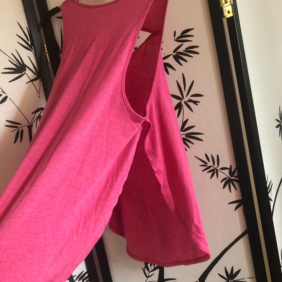 Pink flyaway tank with keyhole neck - Picture 3 of 5